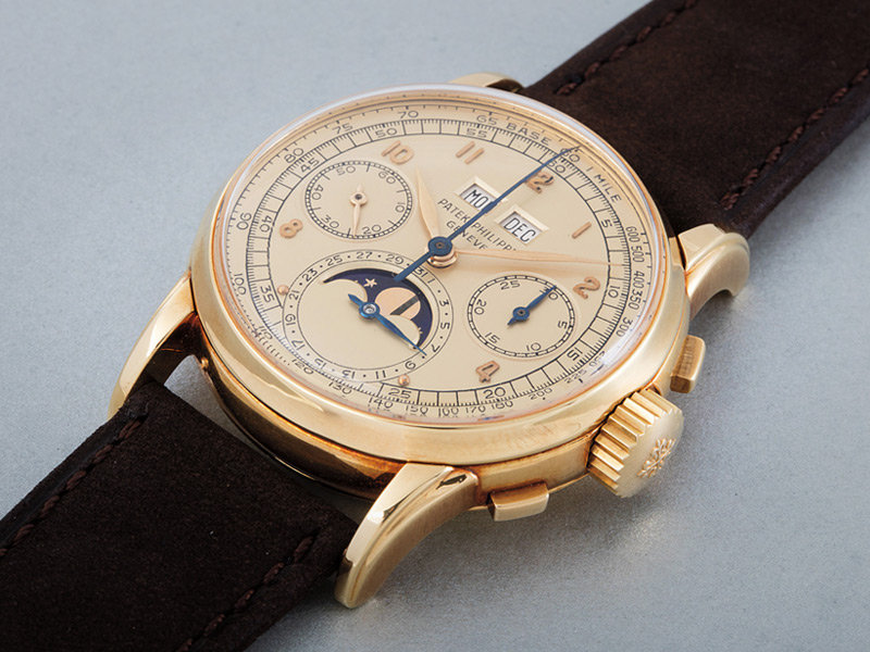 Reloj de oro amarillo con carátula champán. Vendido por 1,805,000 dólares.