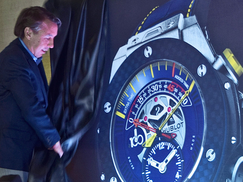 Emilio Azcárraga Jean, Presidente de Grupo Televisa y dueño del América, devela uno de los relojes