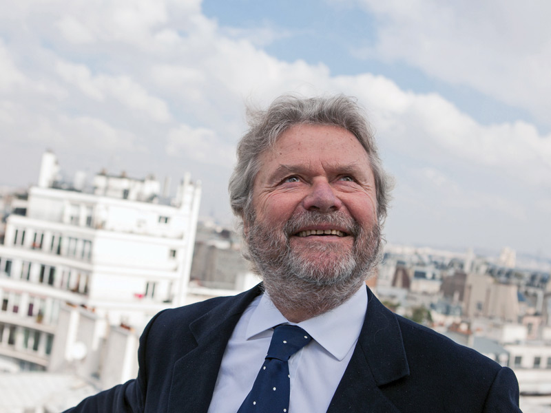 Alain-Dominique Perrin en su despacho de la Fondation Cartier Pour l'Art Contemporain, en París