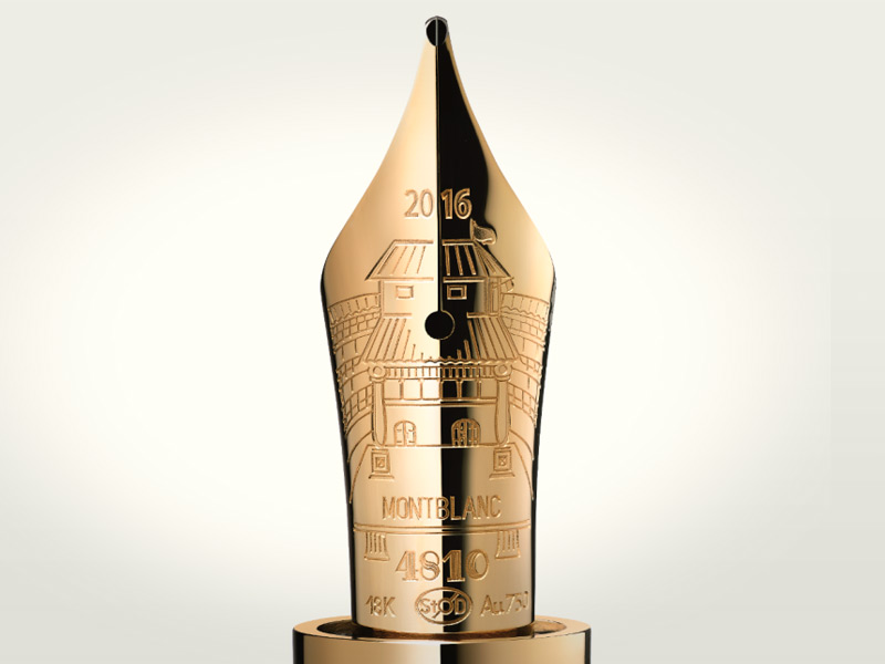 El plumín de oro tiene un grabado en homenaje al Globe Theater.